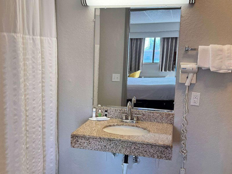 Hotel Days Inn By Wyndham Cloverdale Greencastle