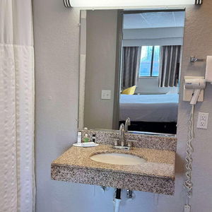 Hotel Days Inn By Wyndham Cloverdale Greencastle cazare Cloverdale