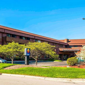 Hotel Comfort Inn & Suites North At The Pyramids cazare Indianapolis