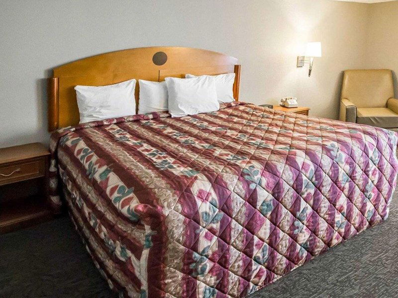 Hotel Days Inn & Suites By Wyndham Merrillville