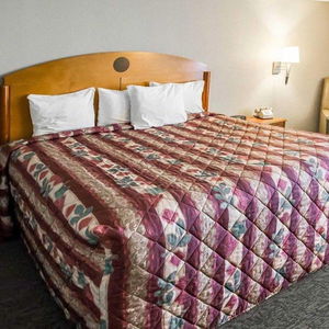 Hotel Days Inn & Suites By Wyndham Merrillville cazare Merrillville