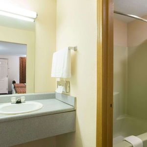 Hotel Days Inn By Wyndham Indianapolis East Post Road cazare Indianapolis