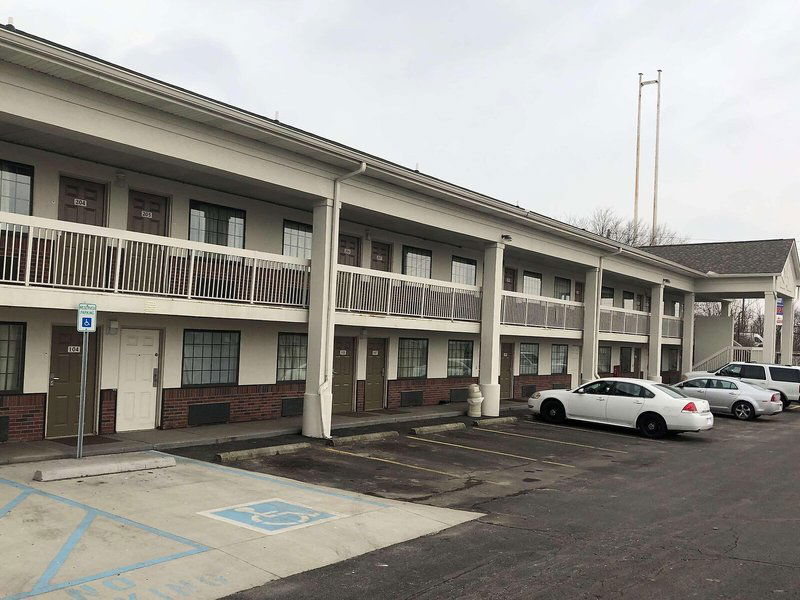 Hotel Hometowne Studios By Red Roof Indianapolis