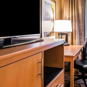 Hotel Quality Inn & Suites cazare Warren Township