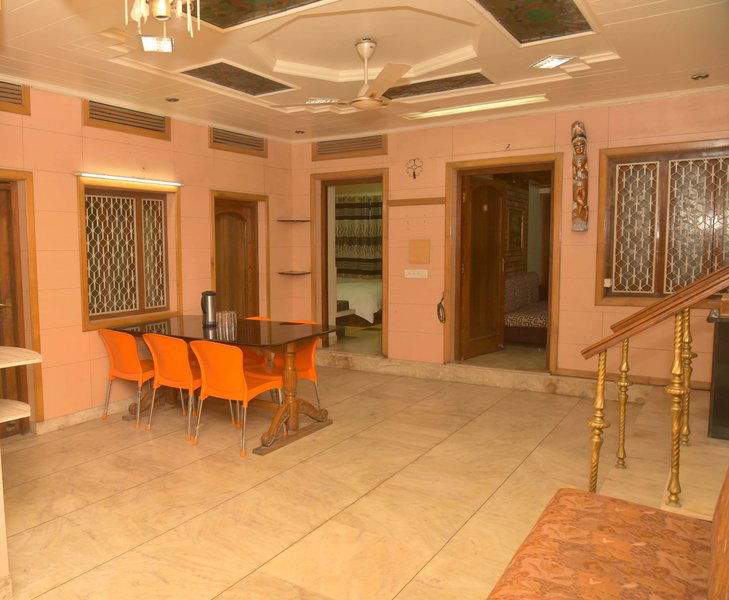 Hotel Eminence Palm Residency