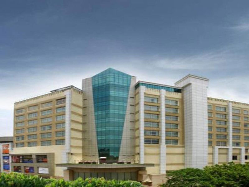 Hotel Mahagun Sarovar Portico Suites
