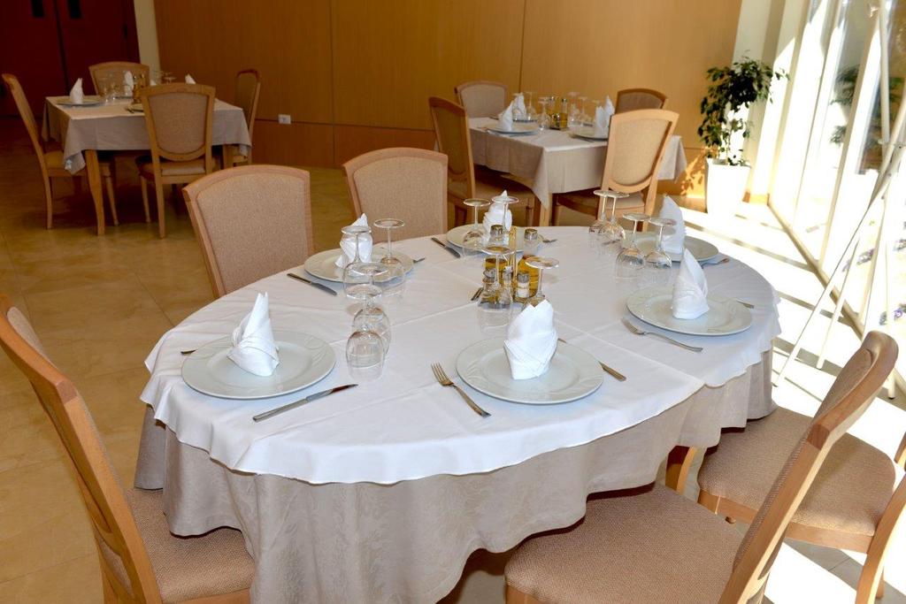 Hotel Grand White City Hotel