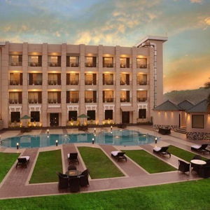 Hotel Golden Tulip Chandigarh Panchkula cazare Panchkula