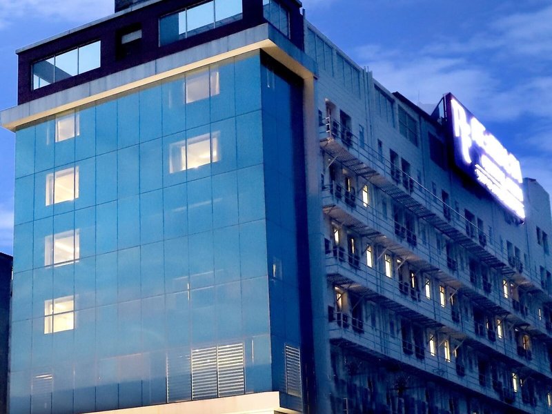 Hotel Regenta Central, Noida