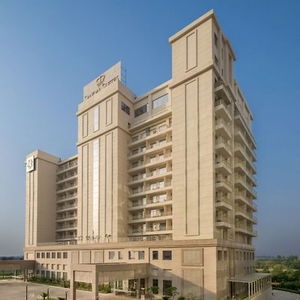 Hotel Sandal Suites Operated By Lemon Tree Hotels cazare Noida