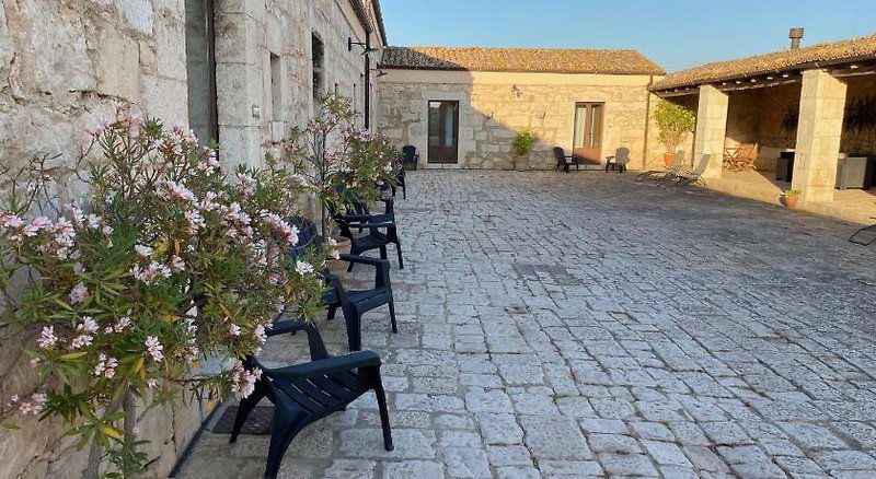 Hotel Case Di Cutalia