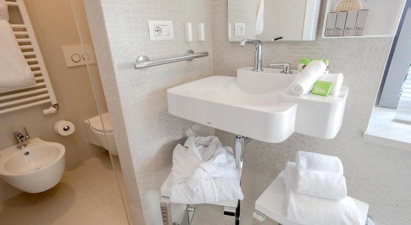 Hotel Uve Rooms & Wine Bar