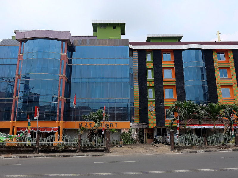 Hotel Hotel Matahari 1 By Reddoorz