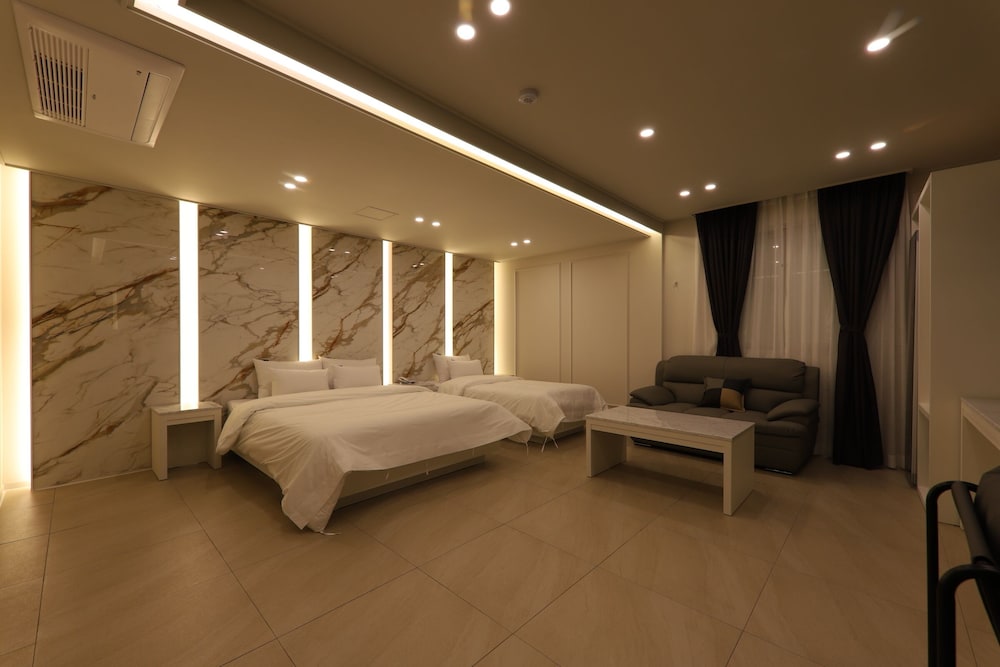 Hotel Brown Dot Chungjang
