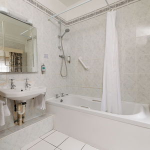 Hotel The Club House Hotel cazare Kilkenny