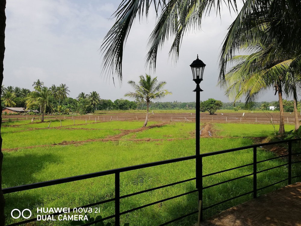 Hotel Rajarata Lodge