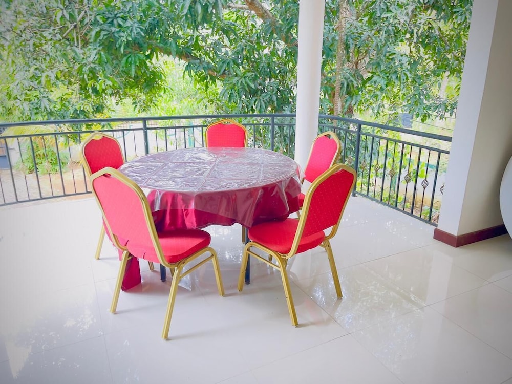 Hotel Cinnamon Tree