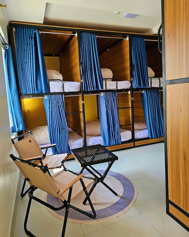 Frontier Hostel & Tours