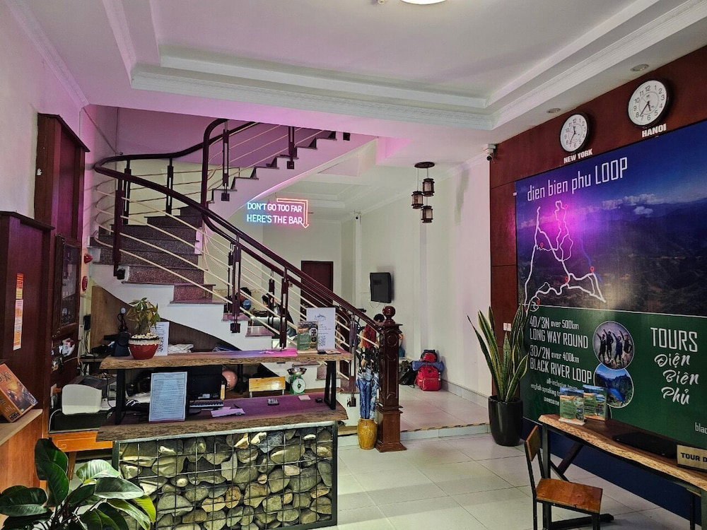 Frontier Hostel & Tours
