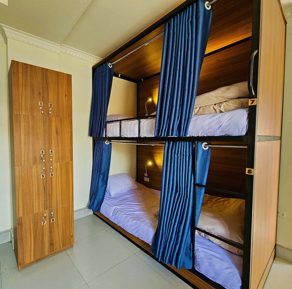 Frontier Hostel & Tours