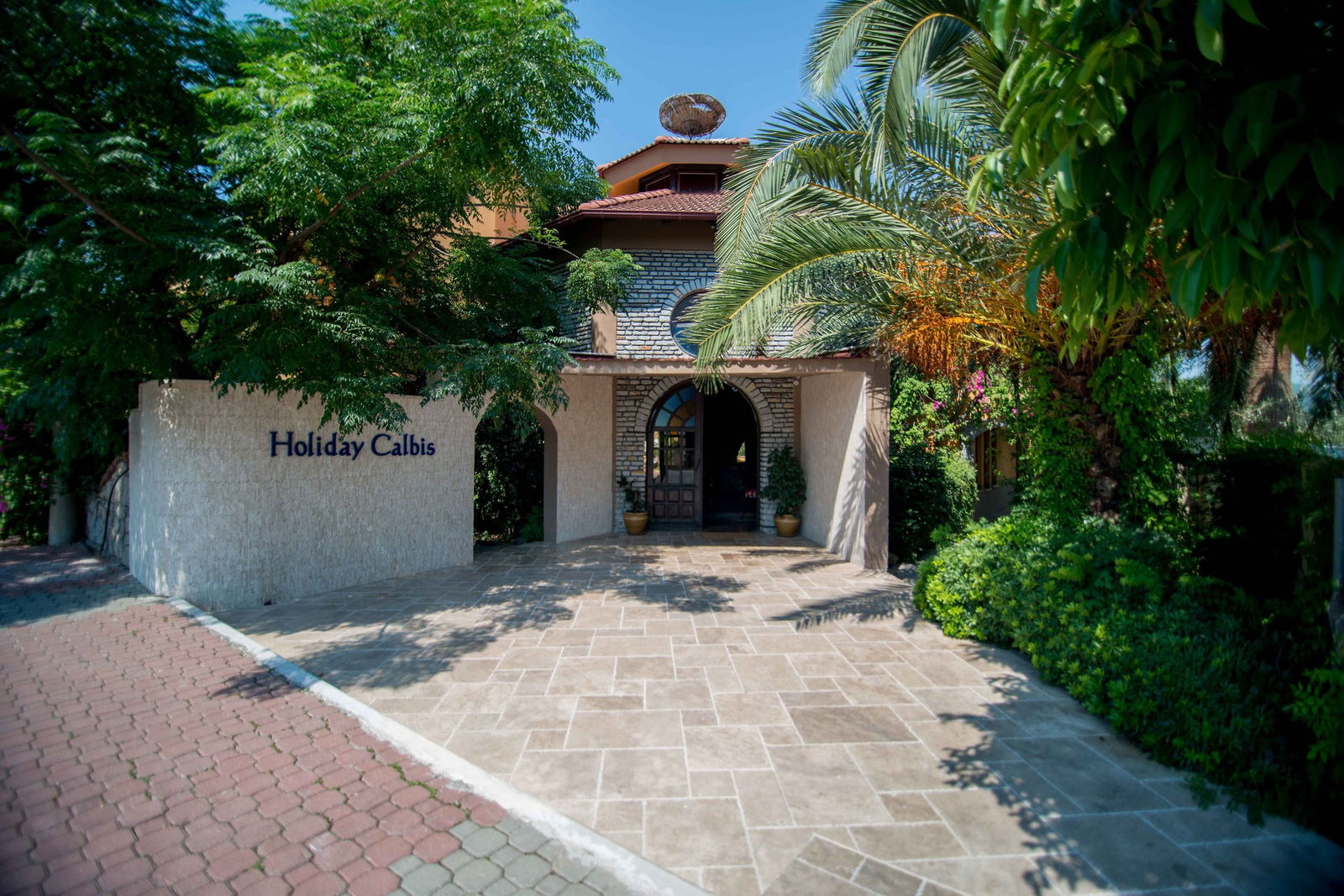 Hotel Holiday Calbis
