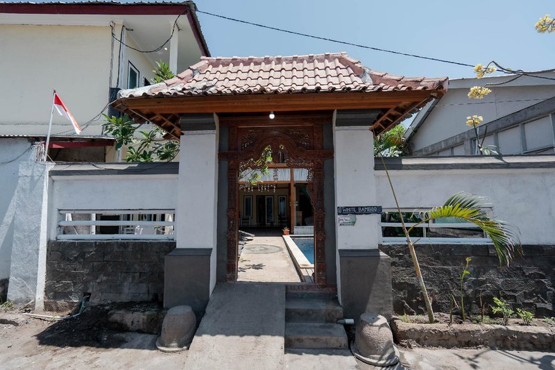 Hotel Gili White Bamboo Resort