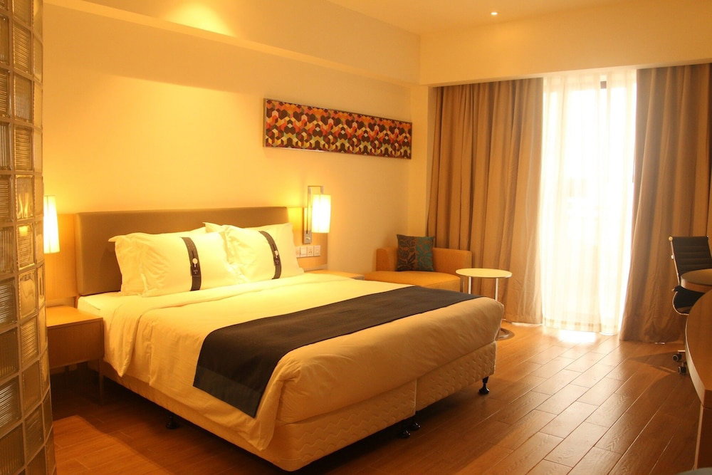 Hotel Holiday Inn Express Haikou West Coast By