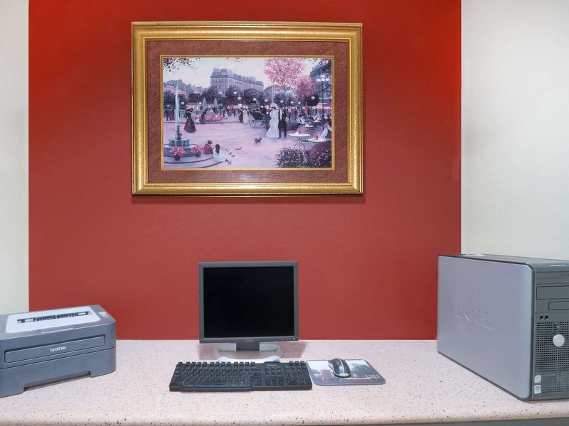 Hotel Super 8 By Wyndham Farmers Branch/North Dallas