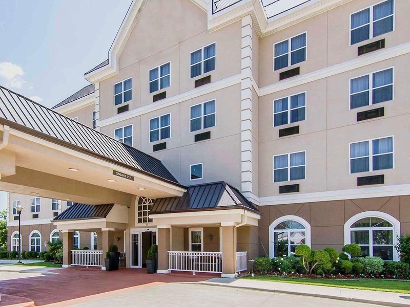 Hotel Quality Inn & Suites I-35 E/Walnut Hill