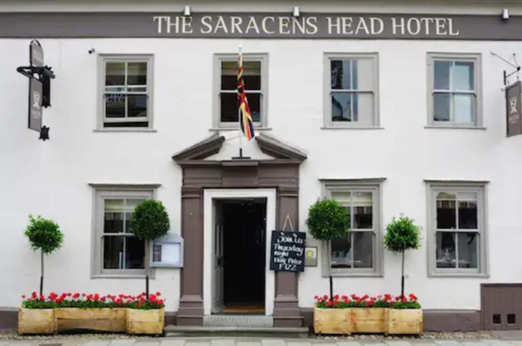 Hotel Saracen'S Head