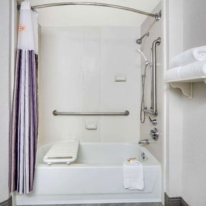 Hotel La Quinta Inn & Suites By Wyndham Dallas - Addison Galleria cazare Addison