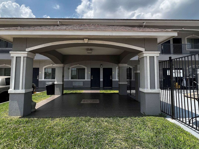 Hotel Super 8 By Wyndham Houston North I-45