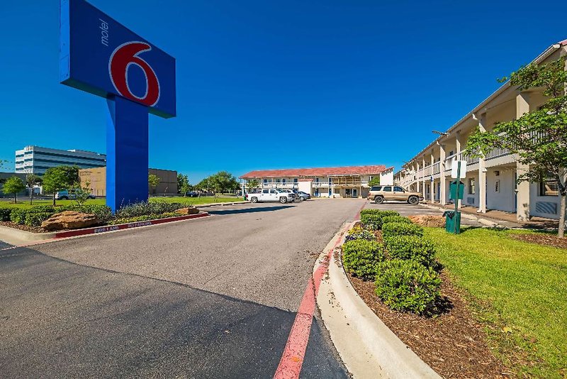 Hotel Motel 6 Dallas - Farmers Branch