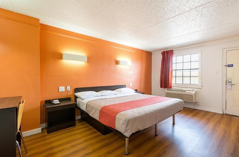 Hotel Motel 6 Dallas - Market Center
