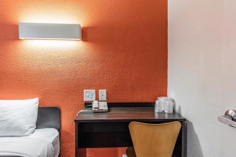 Hotel Red Oak Inn