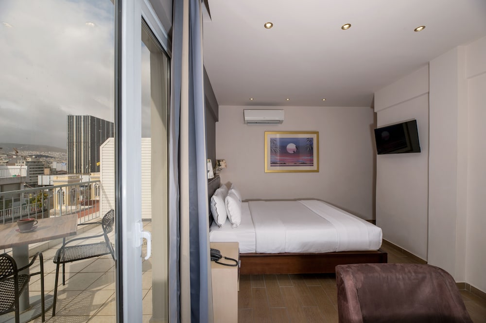 Hotel Piraeus Dream City