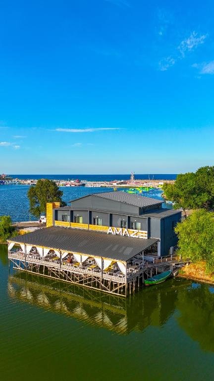 Hotel Amaze Cm Camere De Inchiriat