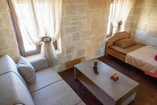 dal travel Traditional Stonehouse Vicky