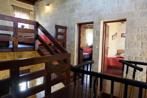 dal travel Traditional Stonehouse Vicky