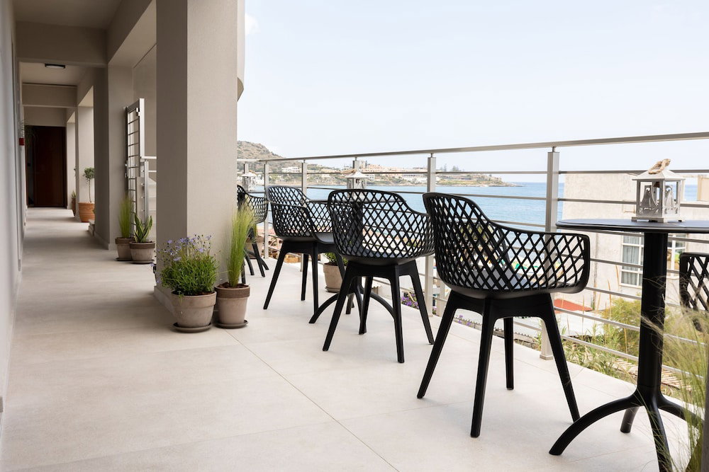 dal travel Niro Beachfront Living