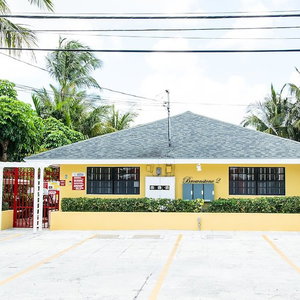 Hotel Brownstone Sea Beach cazare Nassau
