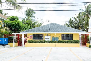 Hotel Brownstone Sea Beach cazare Nassau