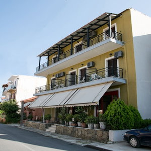 Hotel Petania Hotel & Apartments cazare Lixouri