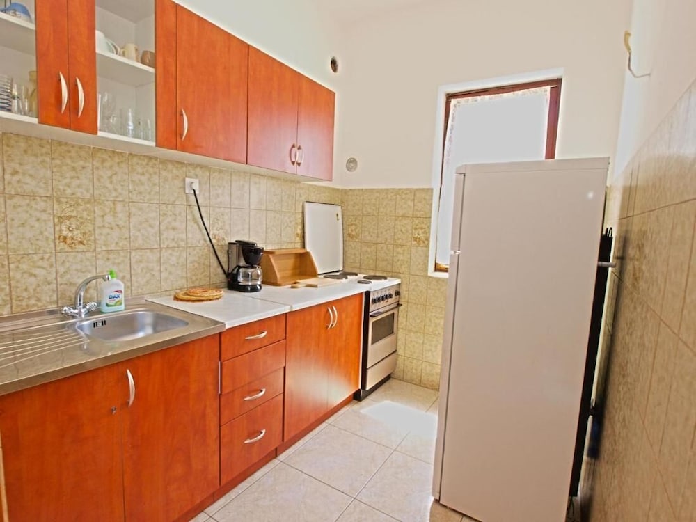 Hotel Cozy Apartment In Peroj With Terrace