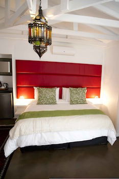 Hotel The Rez Guesthouse