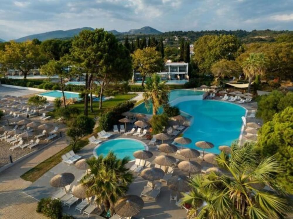 Hotel Ninos Grand Beach & Resort