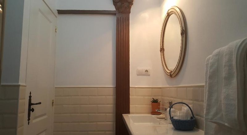 Los Canaritos Guest House