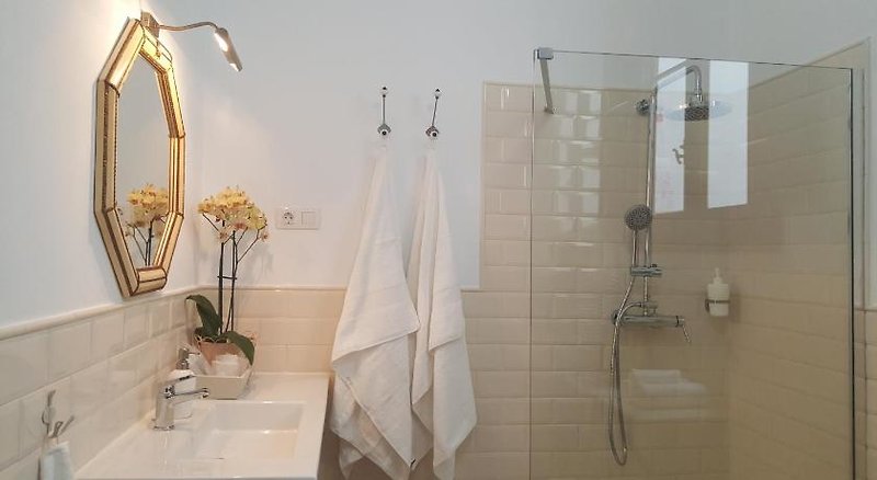 Los Canaritos Guest House