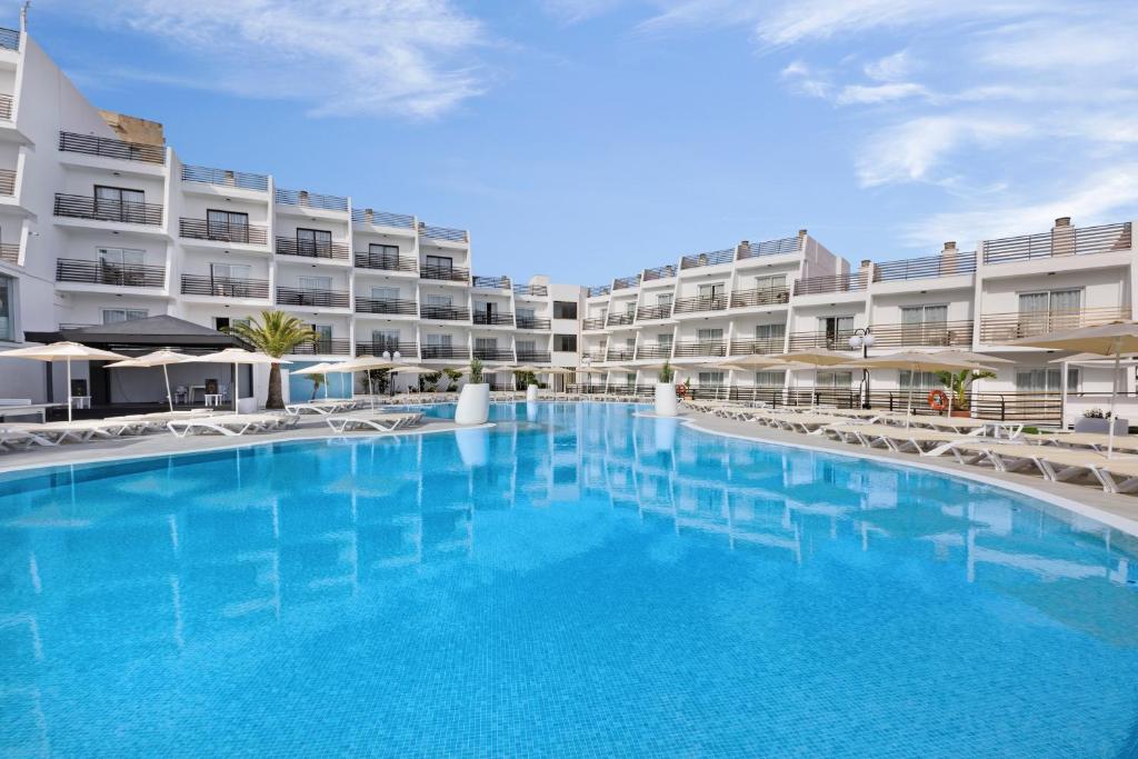 Palmanova Suites By Trh