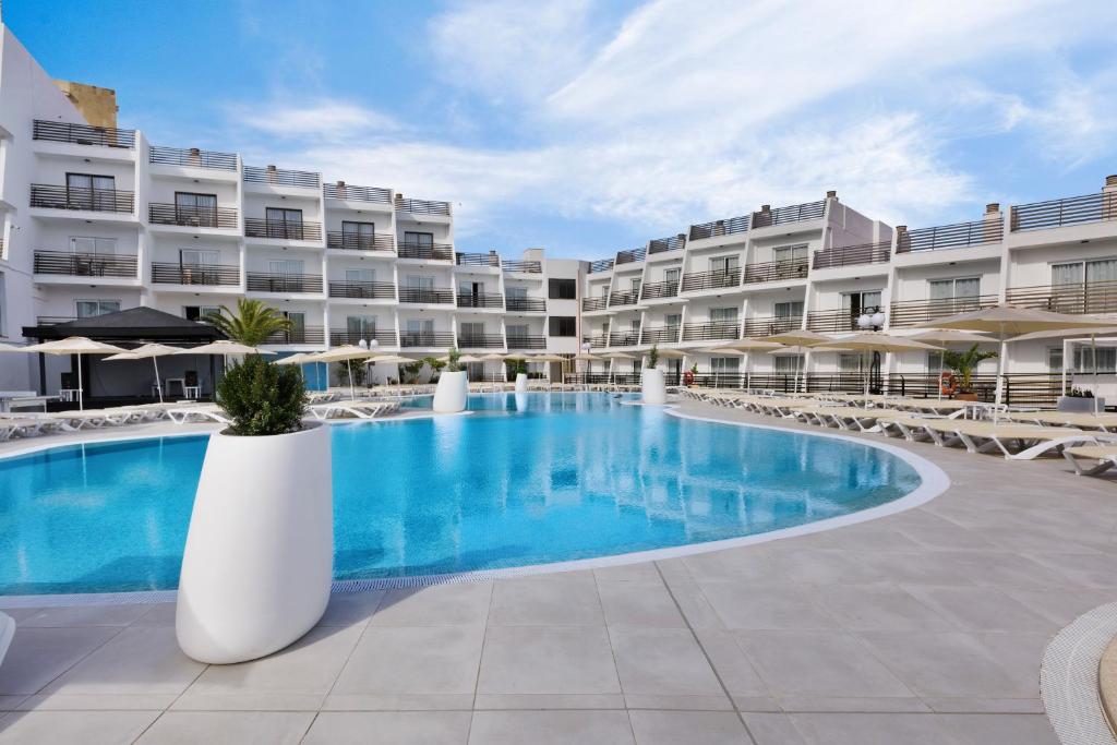Palmanova Suites By Trh